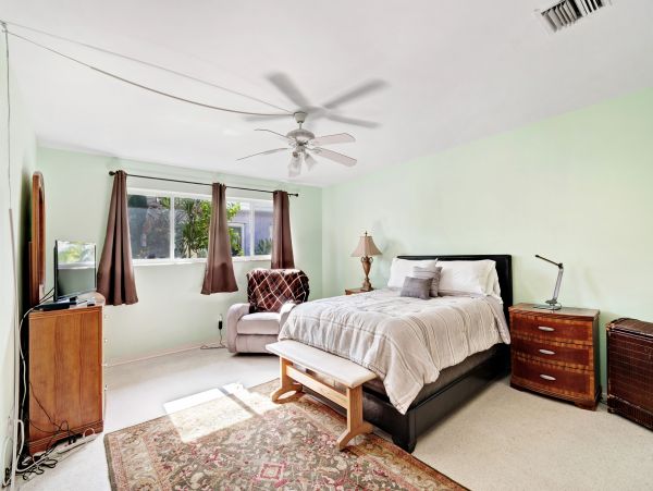 Hollywood Condo 962359