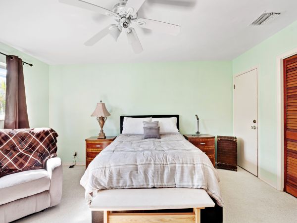 Hollywood Condo 962359