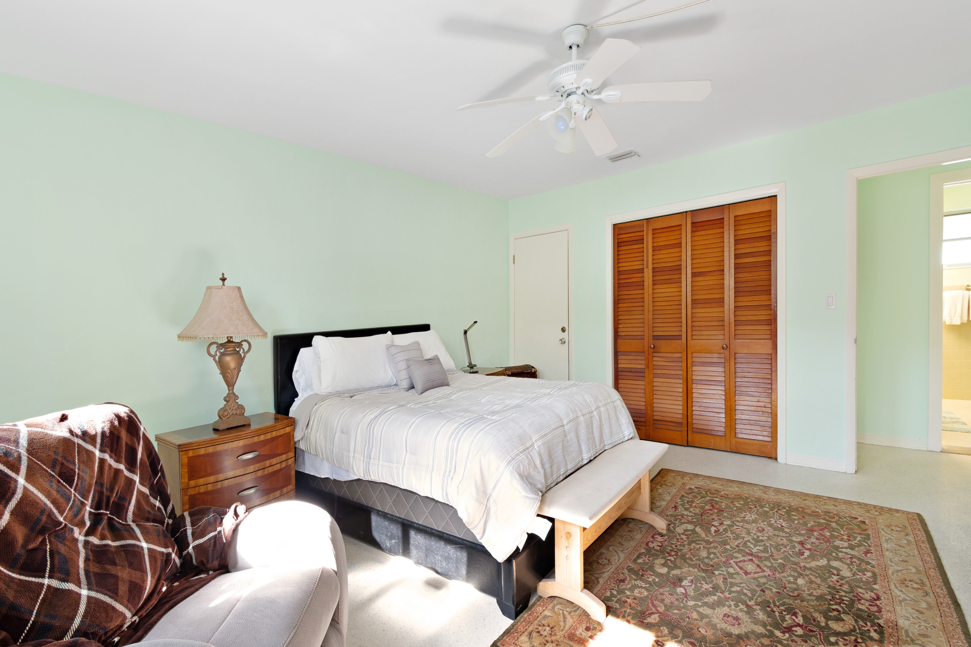 Hollywood Condo 962359