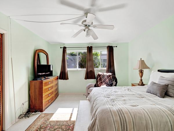 Hollywood Condo 962359