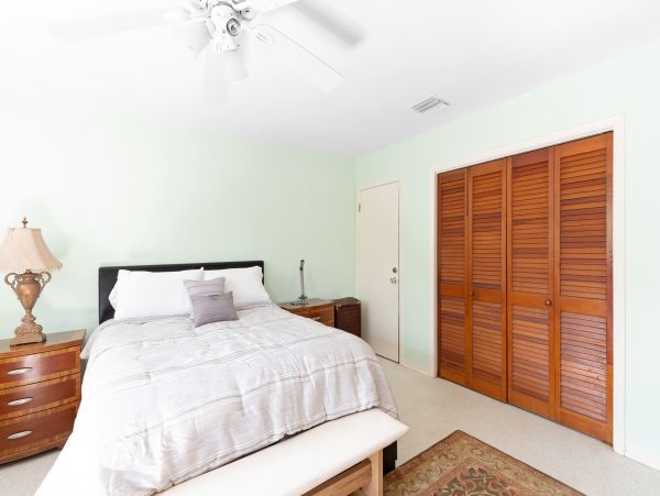Hollywood Condo 962359