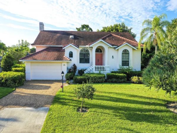 Sanibel Three Bedroom Walk to Beach Vacation Home