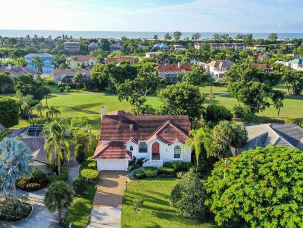 Sanibel Three Bedroom Walk to Beach Vacation Home