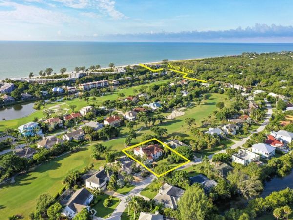 Sanibel Three Bedroom Walk to Beach Vacation Home