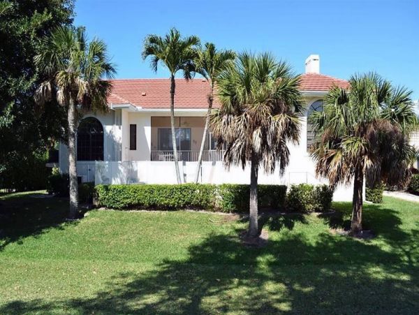 Sanibel Three Bedroom Walk to Beach Vacation Home