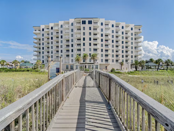 Amazing views Beachfront condo