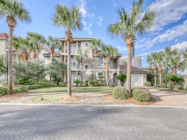 Destin Walk to Beach Four Bedroom Vacation Home
