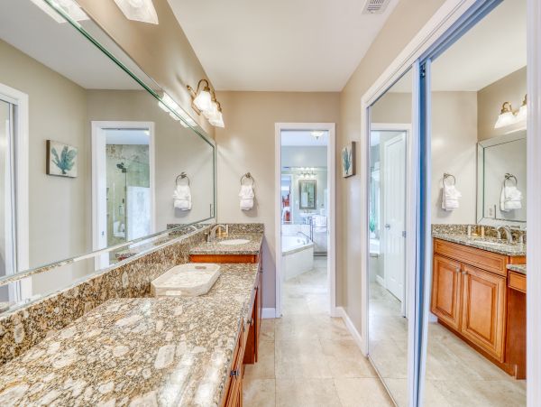 Destin Walk to Beach Four Bedroom Vacation Home
