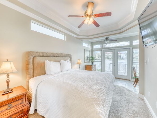 Destin Walk to Beach Four Bedroom Vacation Home