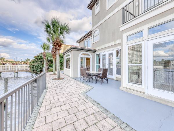 Destin Walk to Beach Four Bedroom Vacation Home