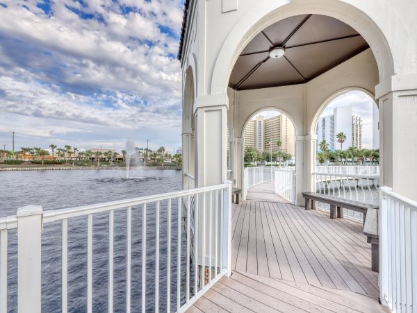 Destin Walk to Beach Four Bedroom Vacation Home