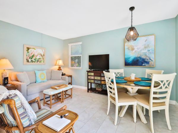 St. Petersburg Condo 962486