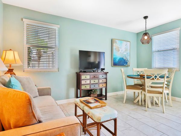 St. Petersburg Condo 962486