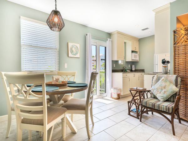 St. Petersburg Condo 962486