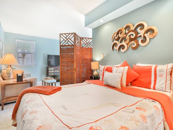 St. Petersburg Condo 962486