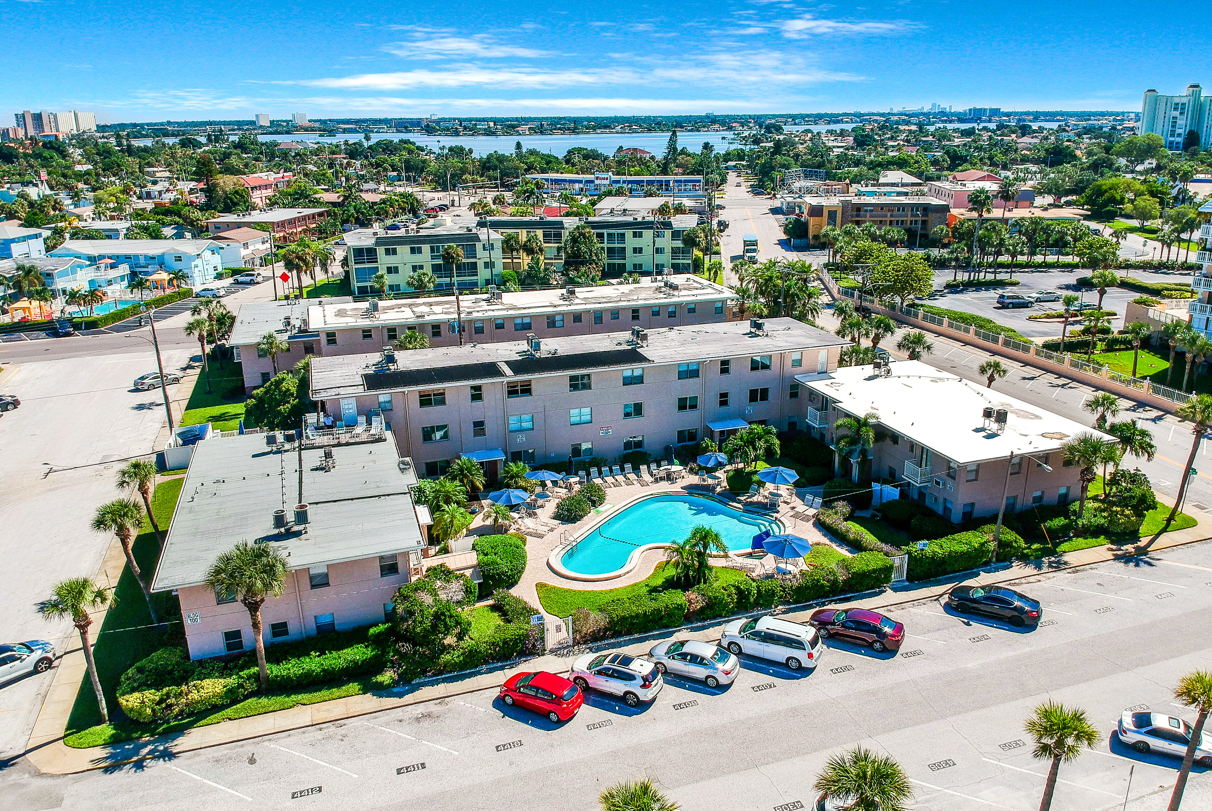 St. Petersburg Condo 962486