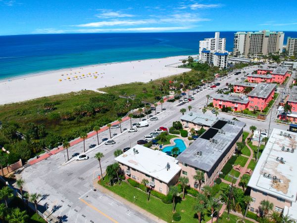 St. Petersburg Condo 962486