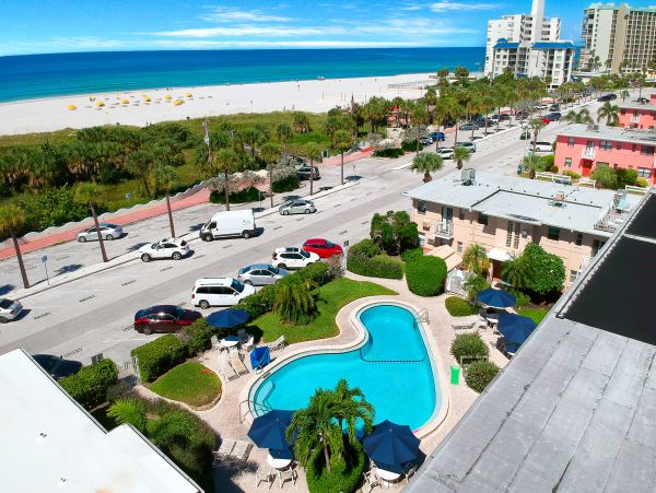 St. Petersburg Condo 962486