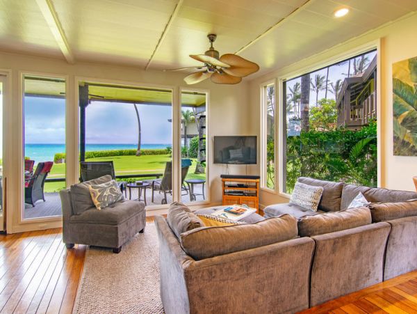 Oceanfront Paia Vacation Townhome