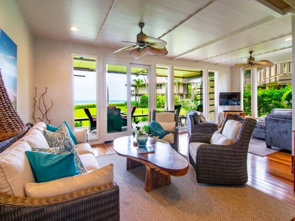 Oceanfront Paia Vacation Townhome