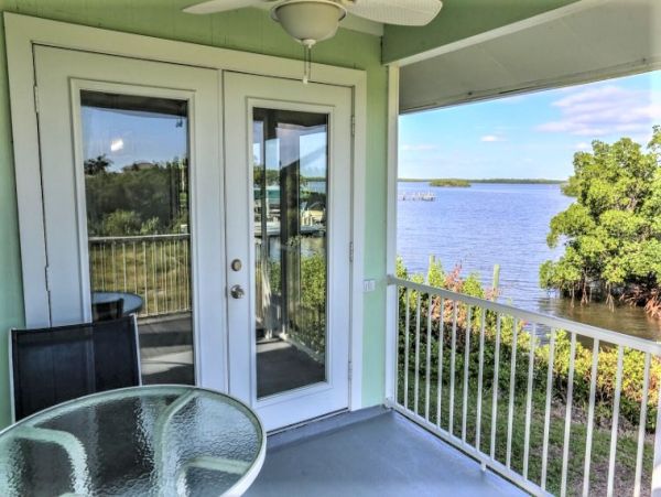 Four Bedroom Vacation Home in Fort Myers Walk to Beach