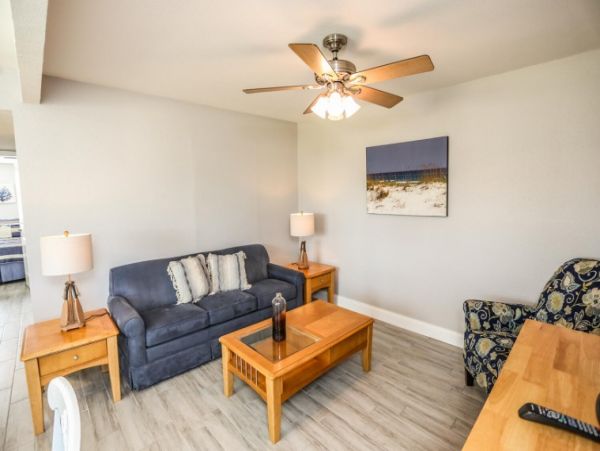 Four Bedroom Vacation Home in Fort Myers Walk to Beach