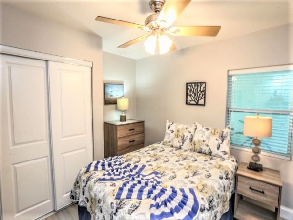 Four Bedroom Vacation Home in Fort Myers Walk to Beach