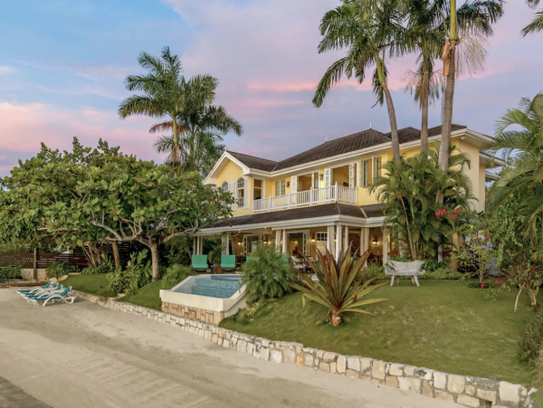 Stunning Luxury  Jamaica Beach Villa Staff, Beach