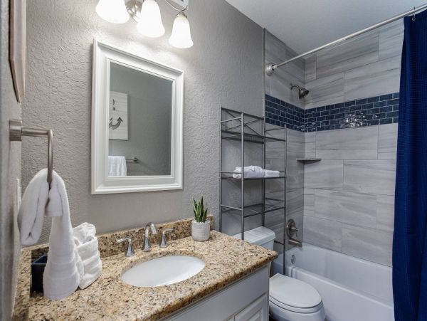 Walk to Beach 2 Bedroom Condo in Siesta Key Sleeps 4 Guests