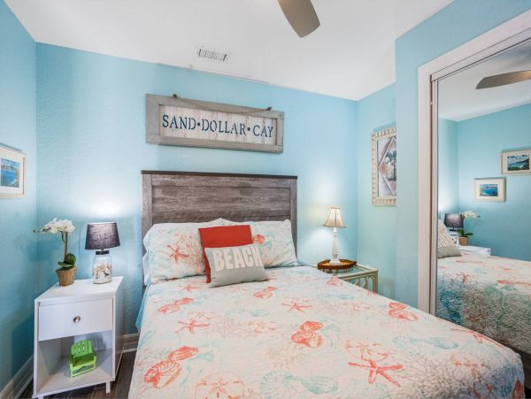 Walk to Beach 2 Bedroom Condo in Siesta Key Sleeps 4 Guests