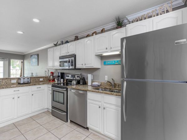 Walk to Beach 2 Bedroom Condo in Siesta Key Sleeps 4 Guests