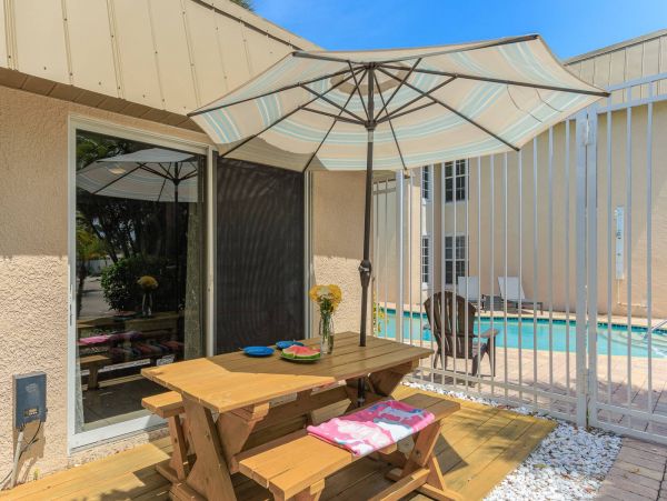 Walk to Beach 2 Bedroom Condo in Siesta Key Sleeps 4 Guests