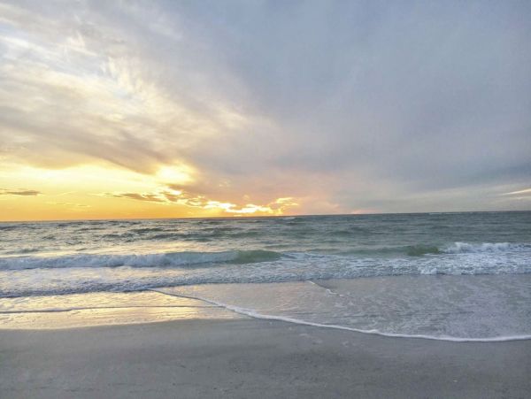 Walk to Beach 2 Bedroom Condo in Siesta Key Sleeps 4 Guests