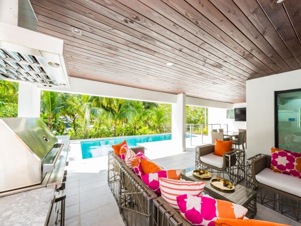 Luxury Waterfront Pool Villa on Miami