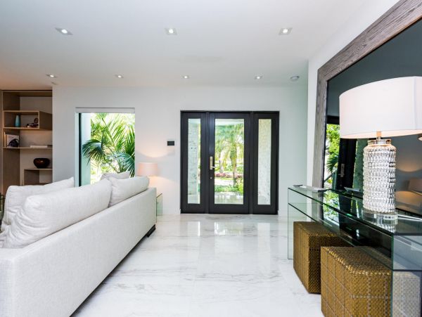 Luxury Waterfront Pool Villa on Miami