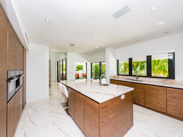 Luxury Waterfront Pool Villa on Miami