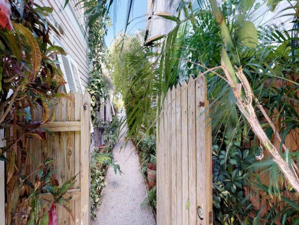 Key West Retreat Three Bedrooms Private Pool Walk To Beach