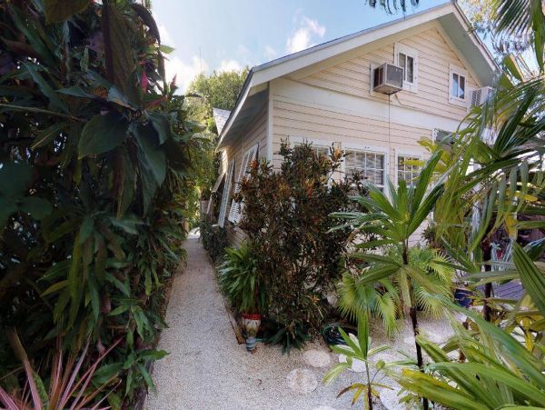 Key West Retreat Three Bedrooms Private Pool Walk To Beach