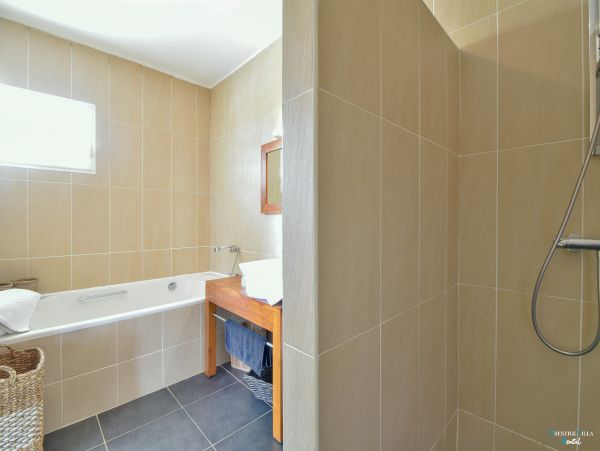 Guadeloupe Home 962610