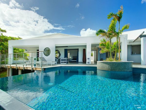 Guadeloupe Home 962640