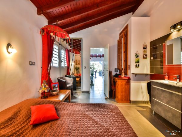 Guadeloupe Home 962646