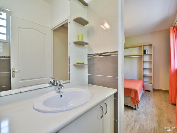 Guadeloupe Home 962647