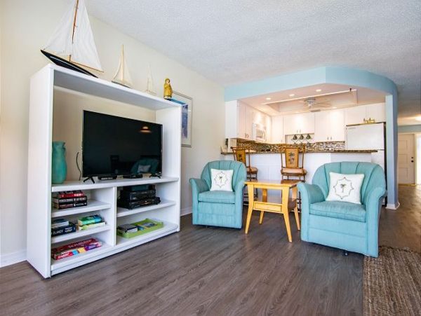 Five min Walk to Sea Holmes Beach Vacation Condo