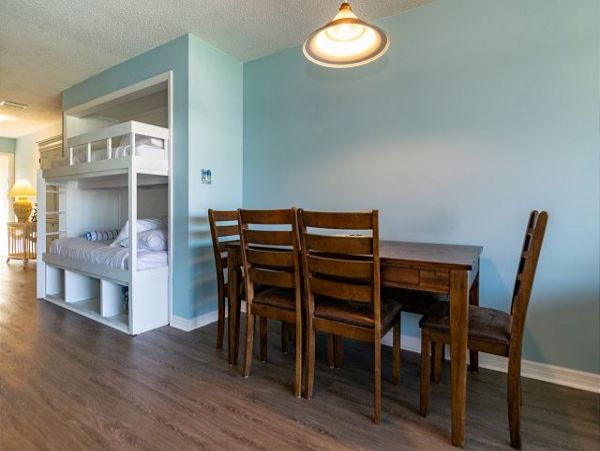 Five min Walk to Sea Holmes Beach Vacation Condo