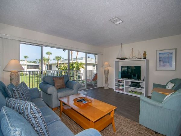 Five min Walk to Sea Holmes Beach Vacation Condo