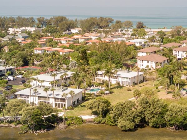 Five min Walk to Sea Holmes Beach Vacation Condo