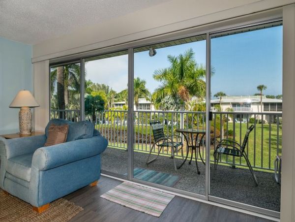 Five min Walk to Sea Holmes Beach Vacation Condo