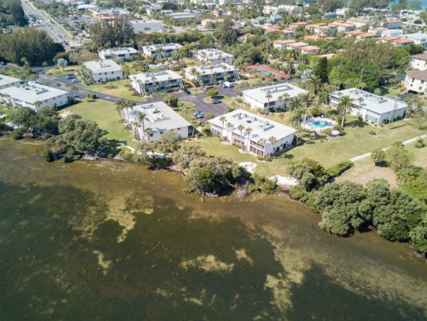 Five min Walk to Sea Holmes Beach Vacation Condo