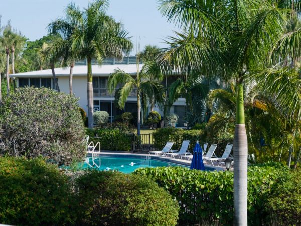 Five min Walk to Sea Holmes Beach Vacation Condo
