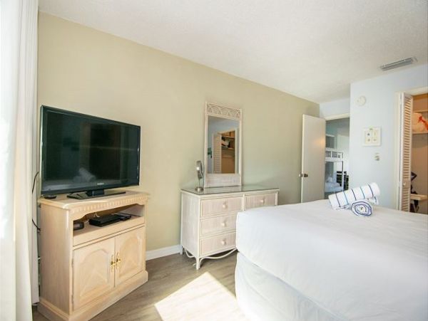 Five min Walk to Sea Holmes Beach Vacation Condo